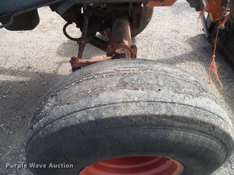 image for item DD1361 1981 International 1486 tractor