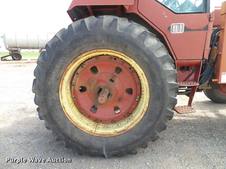 image for item DD1361 1981 International 1486 tractor