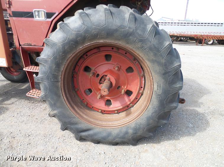 image for item DD1361 1981 International 1486 tractor