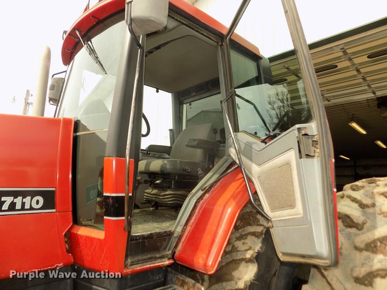 image for item DD2831 1988 Case IH 7110 Magnum tractor