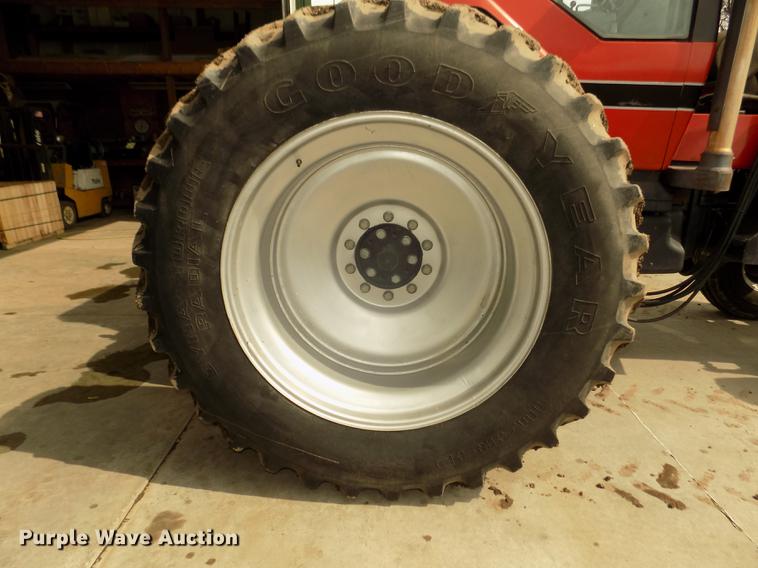 image for item DD2831 1988 Case IH 7110 Magnum tractor