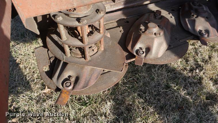 image for item DE3145 Hesston 1340 Hydroswing discbine mower conditioner
