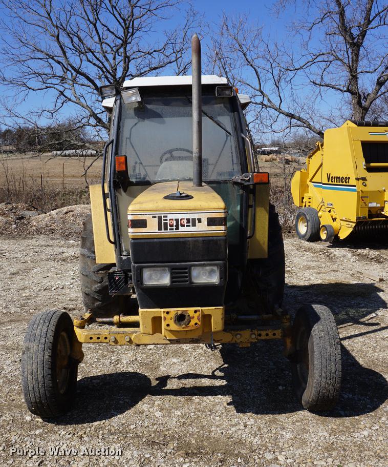 image for item DE3203 Ford New Holland 6640 tractor