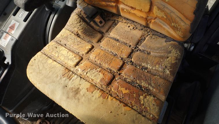 image for item DE3203 Ford New Holland 6640 tractor