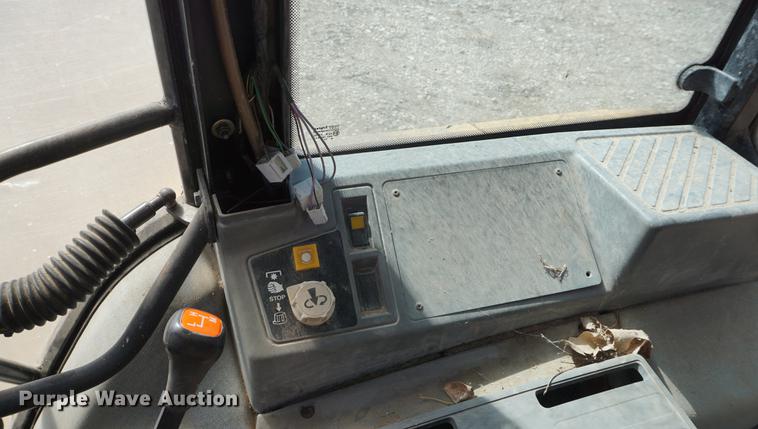 image for item DE3203 Ford New Holland 6640 tractor