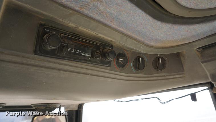 image for item DE3203 Ford New Holland 6640 tractor