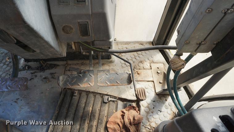 image for item DE3203 Ford New Holland 6640 tractor