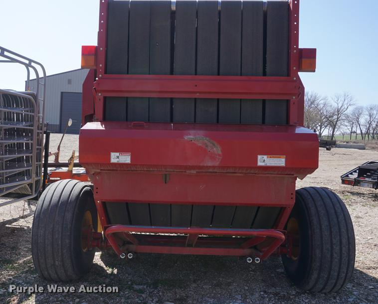 image for item DE3204 2009 New Holland BR7090 round baler