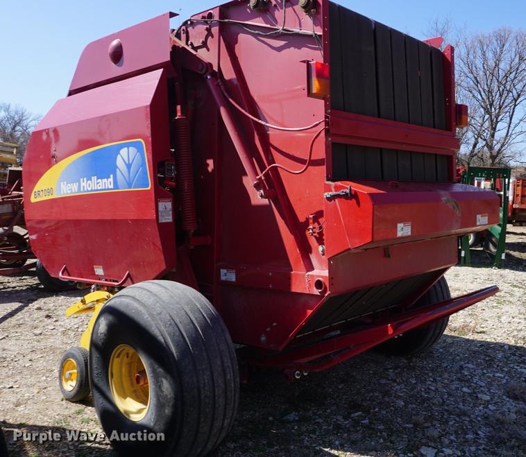 image for item DE3204 2009 New Holland BR7090 round baler