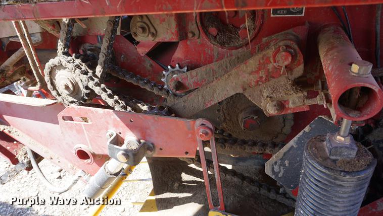 image for item DE3204 2009 New Holland BR7090 round baler