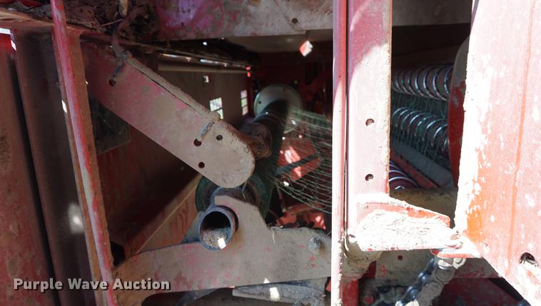 image for item DE3204 2009 New Holland BR7090 round baler