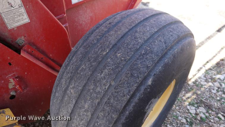 image for item DE3204 2009 New Holland BR7090 round baler