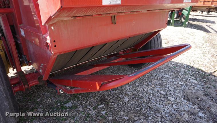 image for item DE3204 2009 New Holland BR7090 round baler
