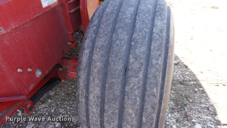 image for item DE3204 2009 New Holland BR7090 round baler