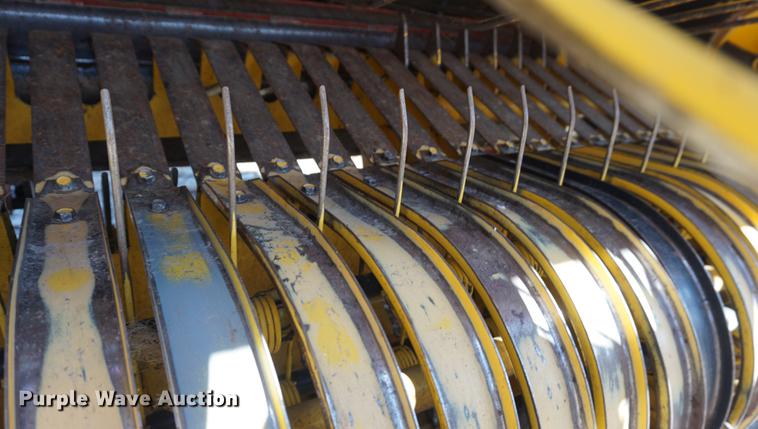 image for item DE3204 2009 New Holland BR7090 round baler