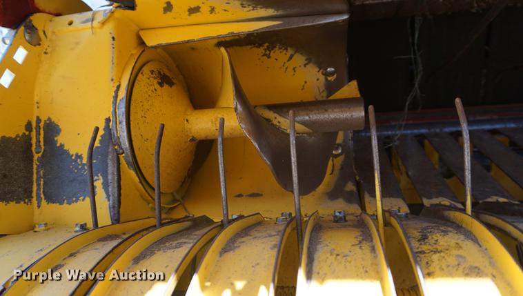 image for item DE3204 2009 New Holland BR7090 round baler