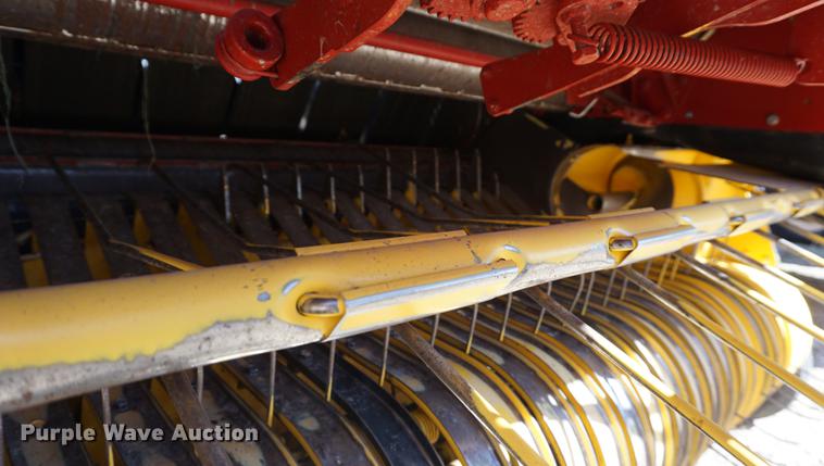 image for item DE3204 2009 New Holland BR7090 round baler