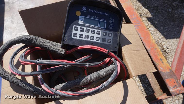 image for item DE3204 2009 New Holland BR7090 round baler