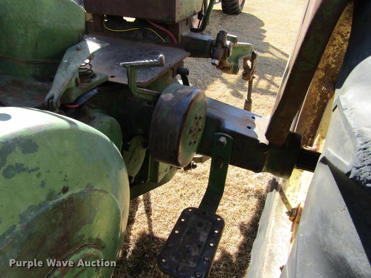 image for item DE6638 1952 John Deere A tractor