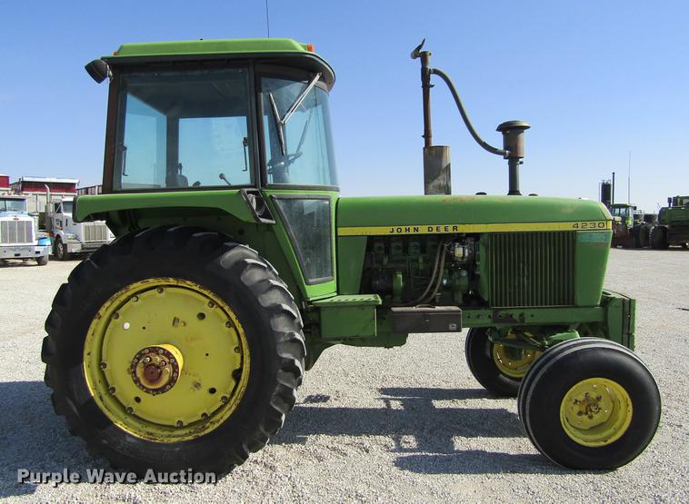 image for item DE6660 1974 John Deere 4230 tractor
