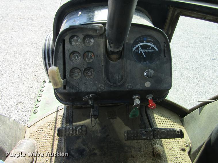 image for item DE6660 1974 John Deere 4230 tractor