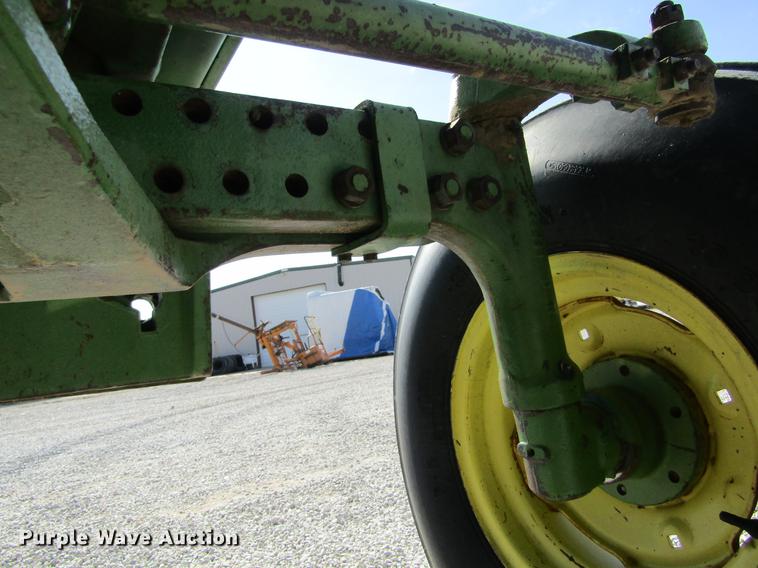 image for item DE6660 1974 John Deere 4230 tractor