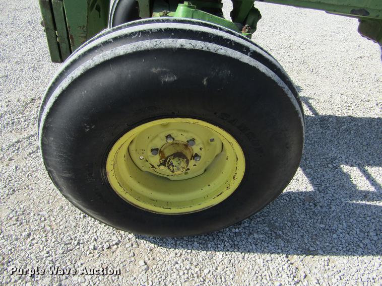 image for item DE6660 1974 John Deere 4230 tractor