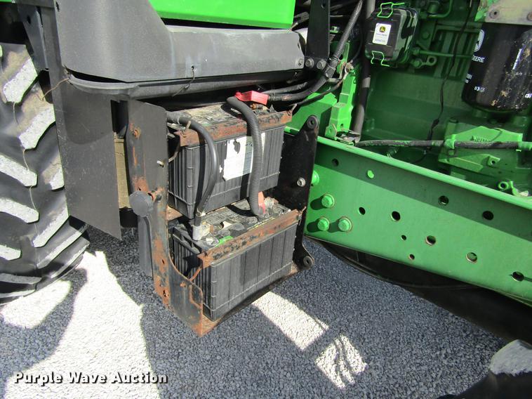 image for item DE6661 1998 John Deere 7810 MFWD tractor