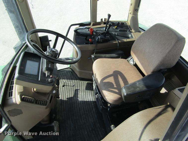 image for item DE6661 1998 John Deere 7810 MFWD tractor