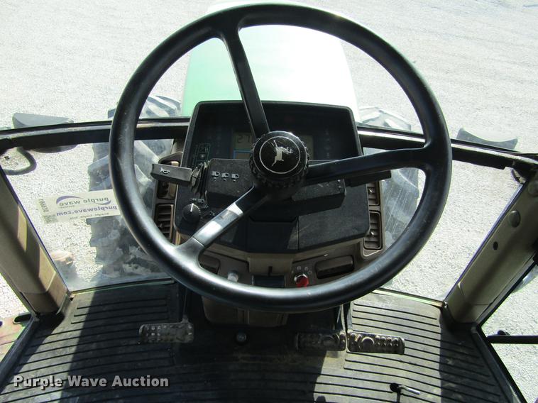 image for item DE6661 1998 John Deere 7810 MFWD tractor