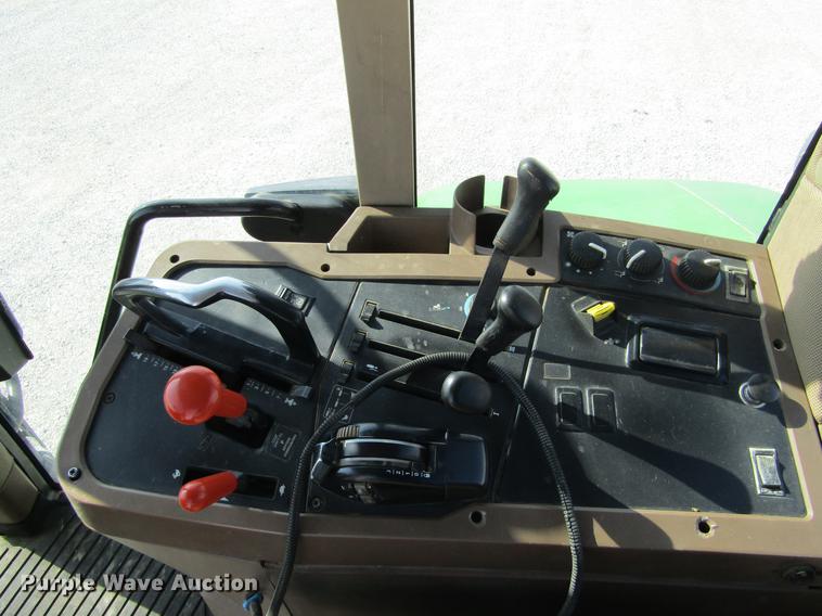 image for item DE6661 1998 John Deere 7810 MFWD tractor