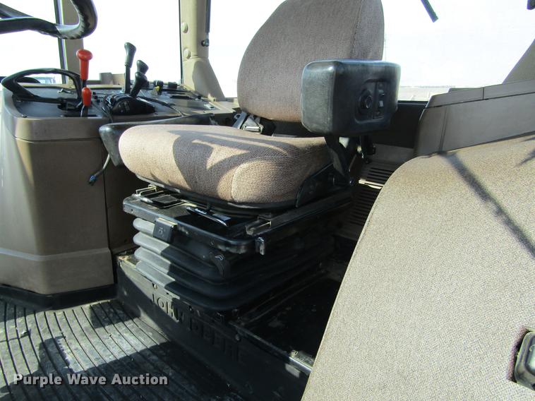 image for item DE6661 1998 John Deere 7810 MFWD tractor