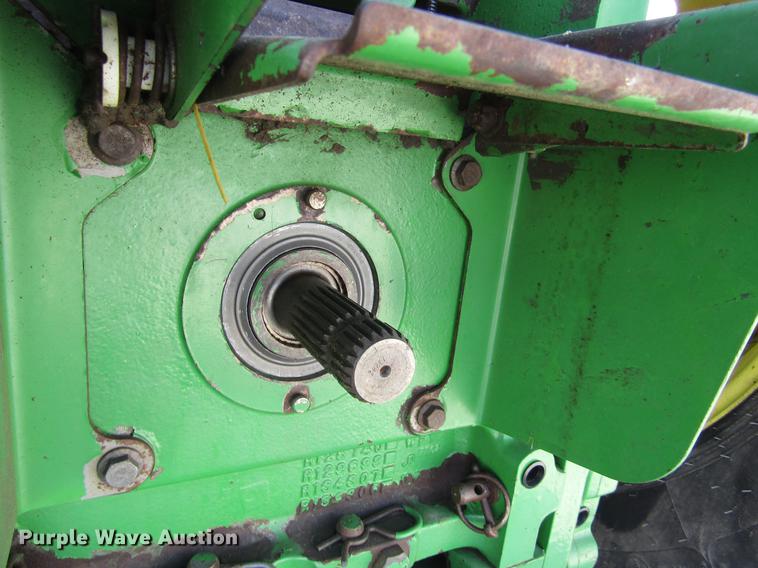 image for item DE6661 1998 John Deere 7810 MFWD tractor