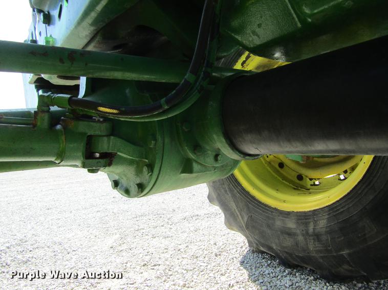 image for item DE6661 1998 John Deere 7810 MFWD tractor