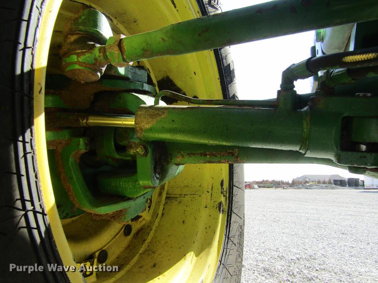 image for item DE6661 1998 John Deere 7810 MFWD tractor