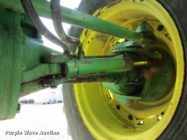 image for item DE6661 1998 John Deere 7810 MFWD tractor