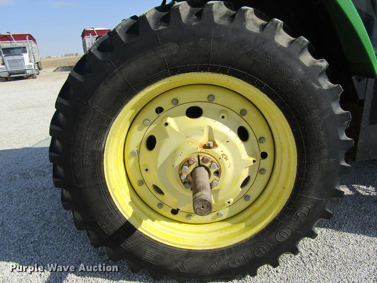 image for item DE6661 1998 John Deere 7810 MFWD tractor