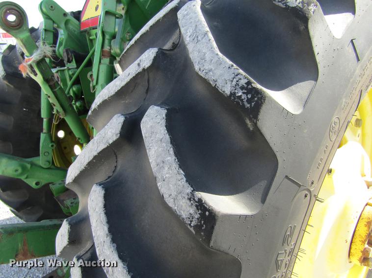 image for item DE6661 1998 John Deere 7810 MFWD tractor