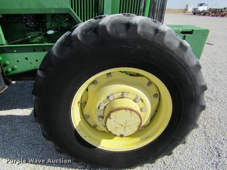 image for item DE6661 1998 John Deere 7810 MFWD tractor