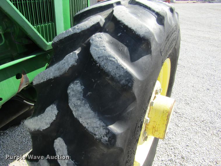 image for item DE6661 1998 John Deere 7810 MFWD tractor