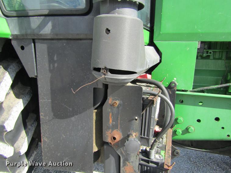 image for item DE6661 1998 John Deere 7810 MFWD tractor