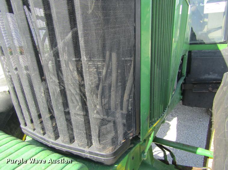 image for item DE6661 1998 John Deere 7810 MFWD tractor