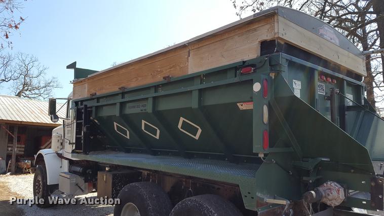 image for item DF3594 1996 Peterbilt 357 applicator truck