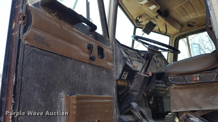 image for item DF3594 1996 Peterbilt 357 applicator truck