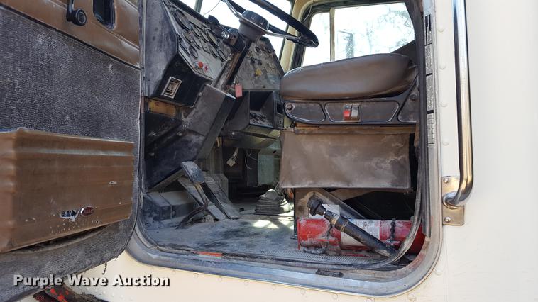 image for item DF3594 1996 Peterbilt 357 applicator truck