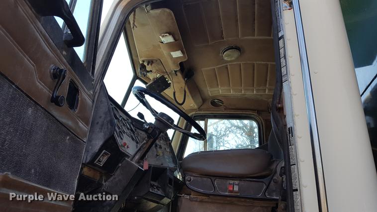 image for item DF3594 1996 Peterbilt 357 applicator truck