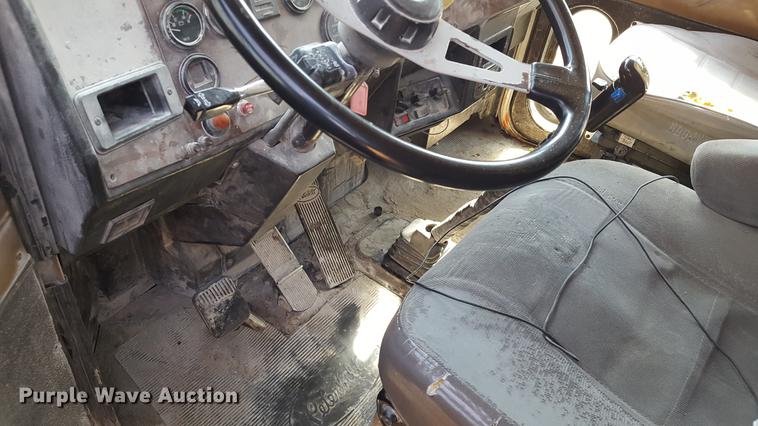 image for item DF3594 1996 Peterbilt 357 applicator truck