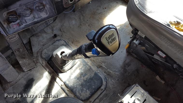 image for item DF3594 1996 Peterbilt 357 applicator truck