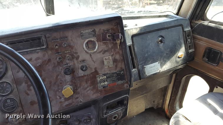 image for item DF3594 1996 Peterbilt 357 applicator truck