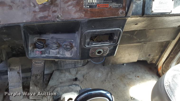 image for item DF3594 1996 Peterbilt 357 applicator truck